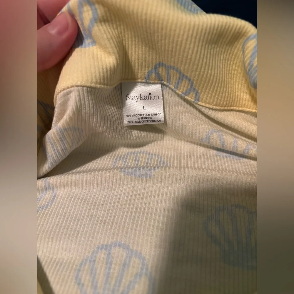 Staykation- Shell Ruffle Ribbed Short Pajamas Set - Picture 3 of 7